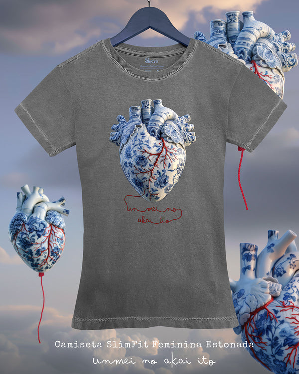 CAMISETA FEMININA SLIM FIT - UNMEI NO AKAI ITO I Camiseta BeSucrè Cinza estonada P 