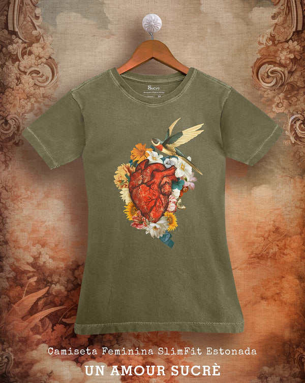 CAMISETA FEMININA SLIM FIT - AMOUR SUCRÈ II Camiseta BeSucrè Cáqui Estonada P 