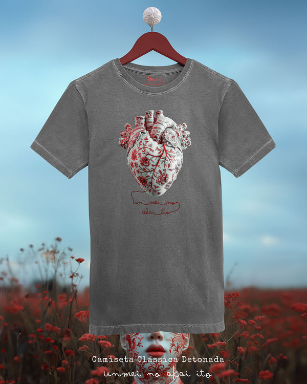 CAMISETA CLÁSSICA ESTONADA - UNMEI NO AKAI ITO RED I Camiseta BeSucrè Cinza Estonada PP 