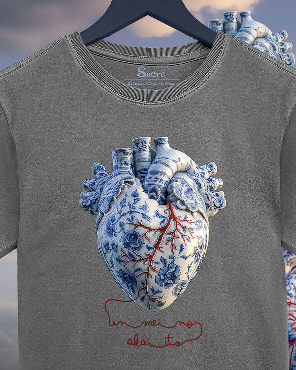 CAMISETA CLÁSSICA ESTONADA - UNMEI NO AKAI ITO I Camiseta BeSucrè Cinza Estonada PP 