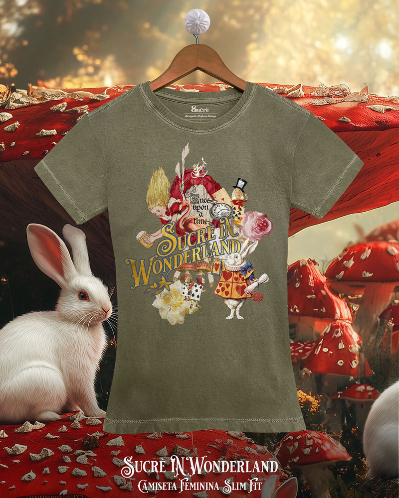 CAMISETA FEMININA SLIM FIT - SUCRÈ IN WONDERLAND Camiseta BeSucrè   